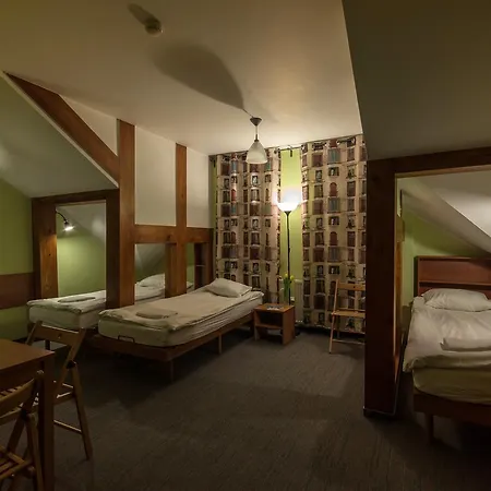 Hill Bed & Breakfast 2*