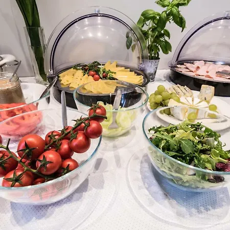 Hill Bed & Breakfast 2*